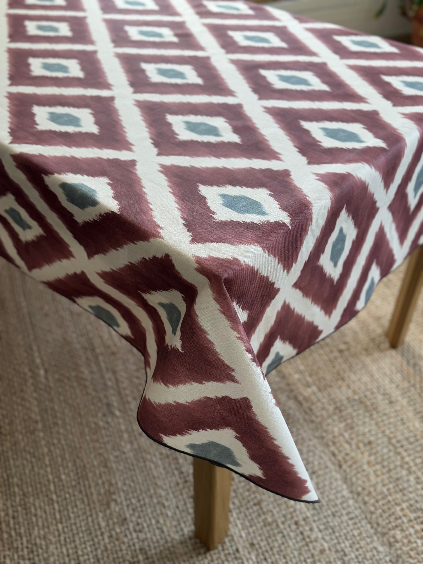 TELA IKAT BURDEOS ALGODÓN