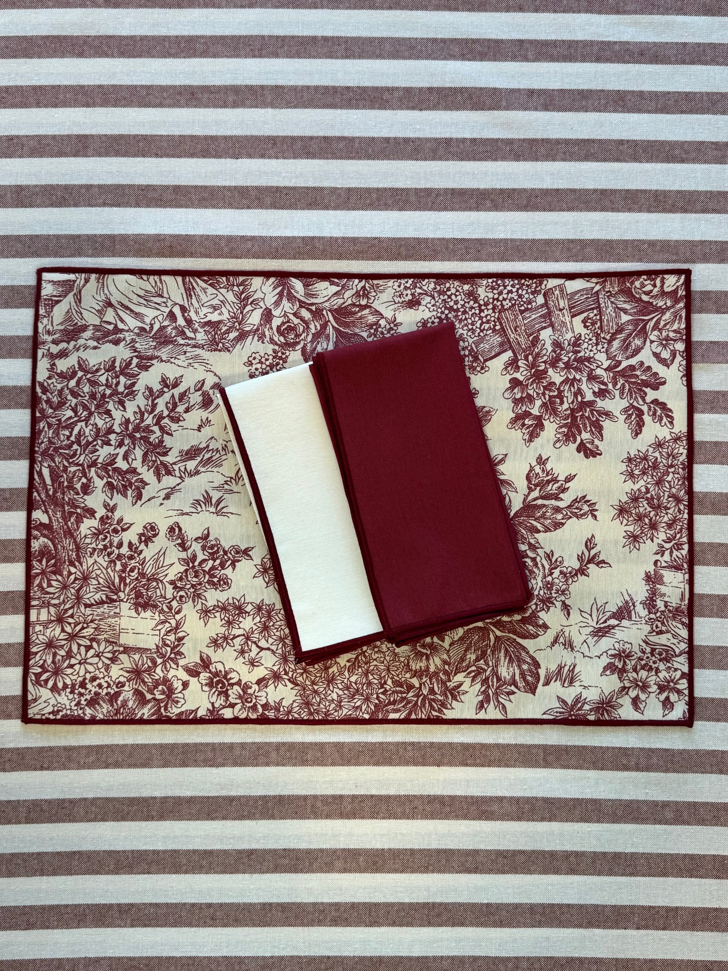 INDIVIDUAL RESINADO TOILE DE JOUY BURDEOS