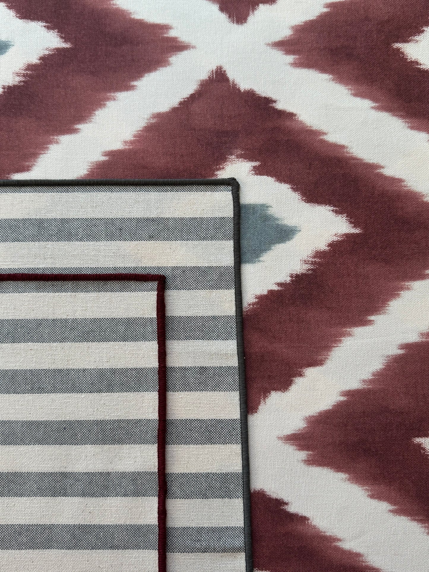 INDIVIDUAL RESINADO IKAT BURDEOS
