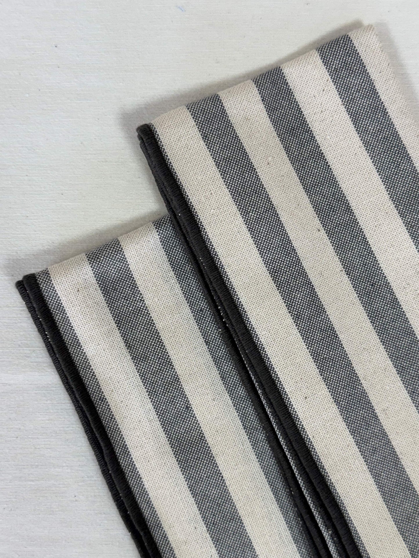 PACK SERVILLETAS RAYAS GRIS CON GRIS