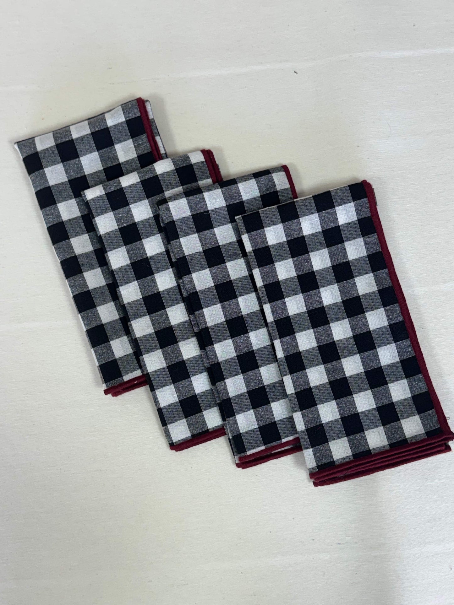 PACK SERVILLETAS VICHY NEGRO CON BURDEOS