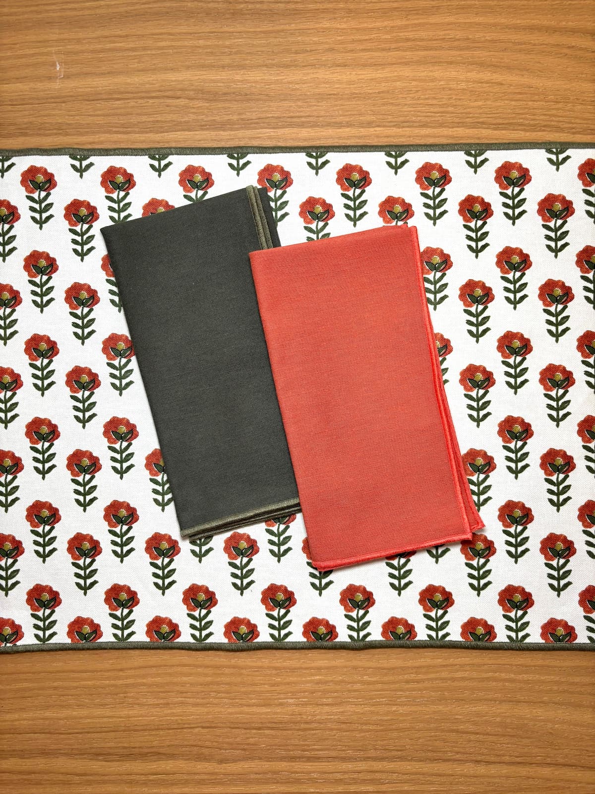 Mantel individual resinado Cazorla con servilletas de tela a juego