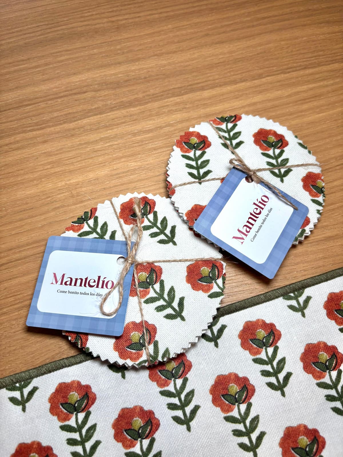 Posa vasos resinados tela cazorla a medida, oliva y coral