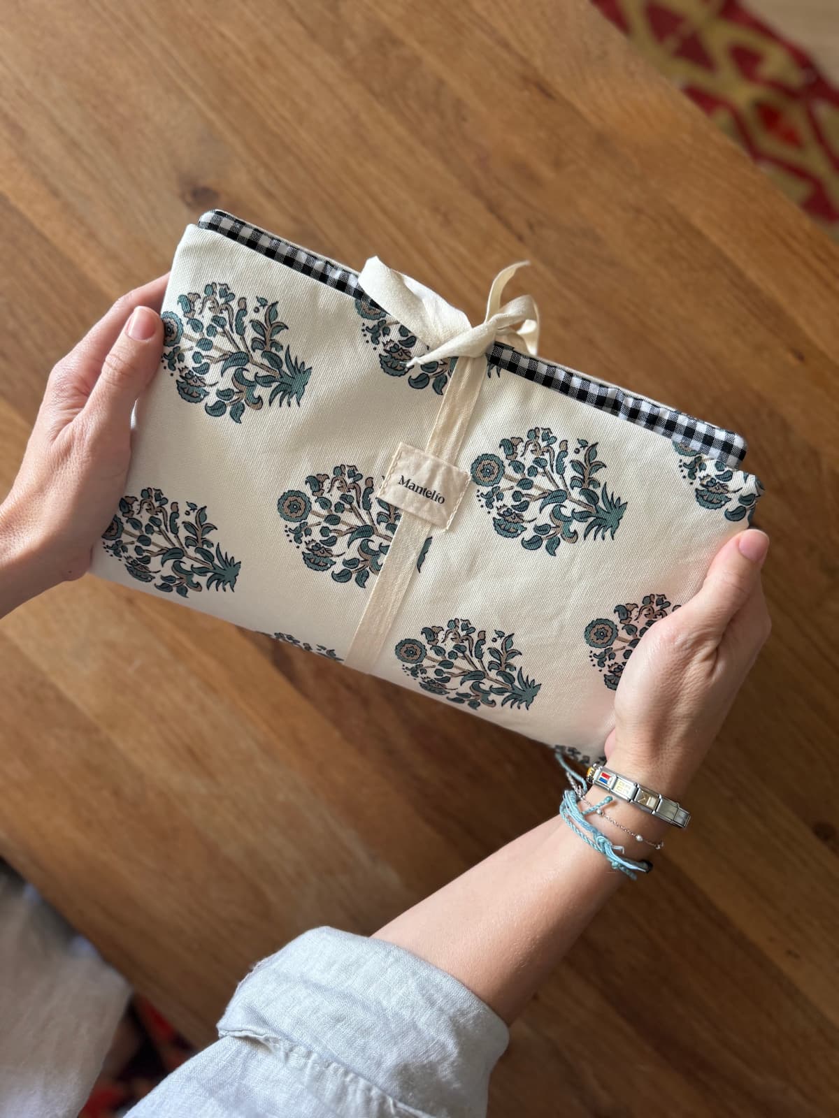 organiza tus servilletas de tela con este guarda servilletas