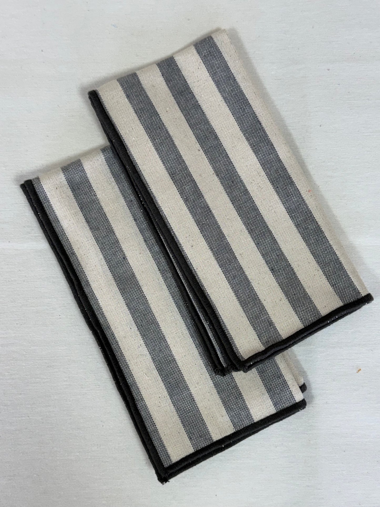 PACK SERVILLETAS RAYAS GRIS CON GRIS