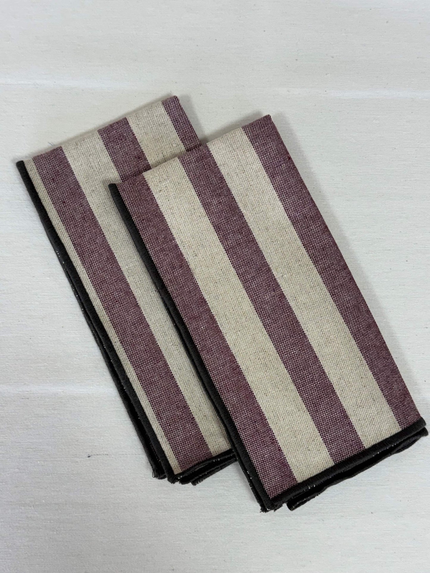 PACK SERVILLETAS RAYAS RUBÍ CON GRIS