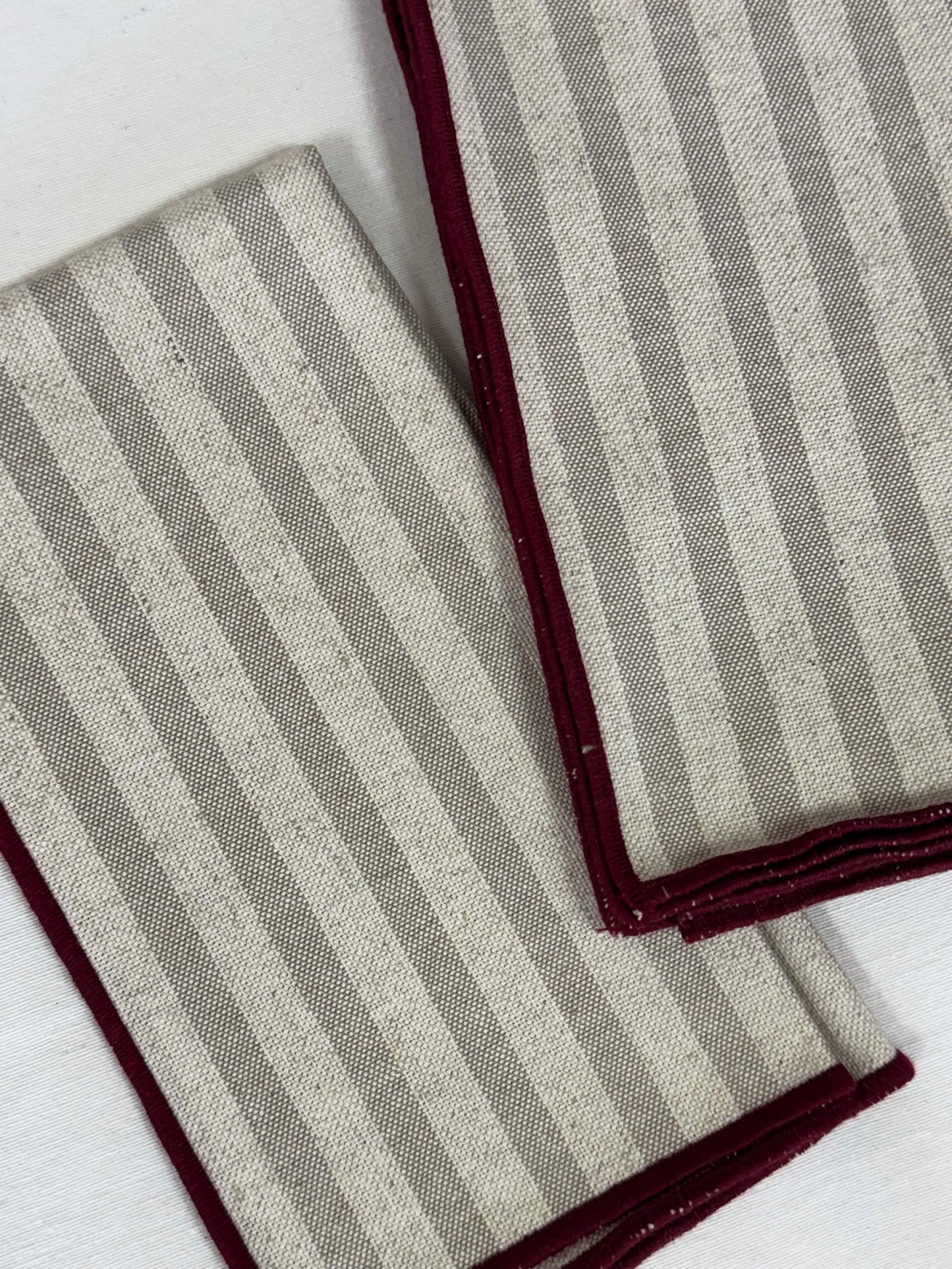 PACK SERVILLETAS RAYAS BEIGE CON BURDEOS