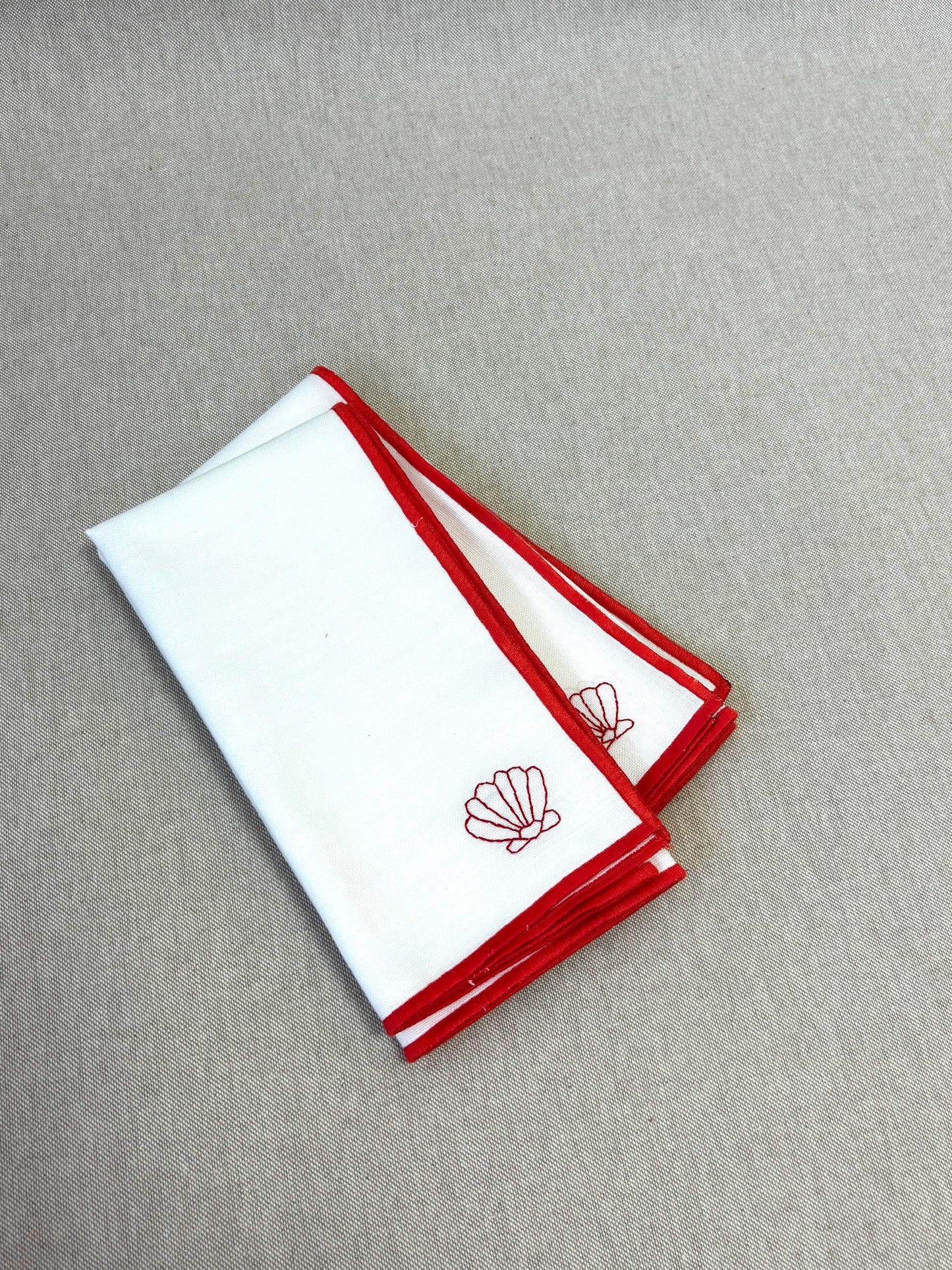 PACK DE 2 SERVILLETAS BORDADAS CONCHA